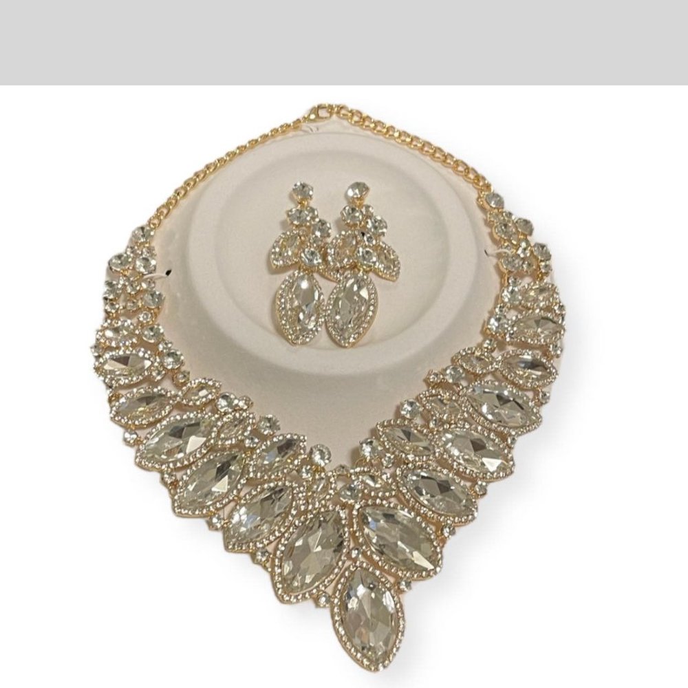 Two piece formal Necklace set